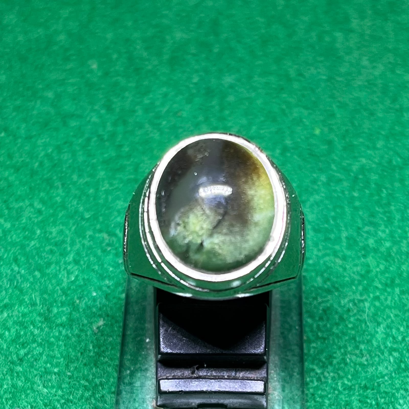 Batu Bacan Hijau Gradasi Kristal Natural