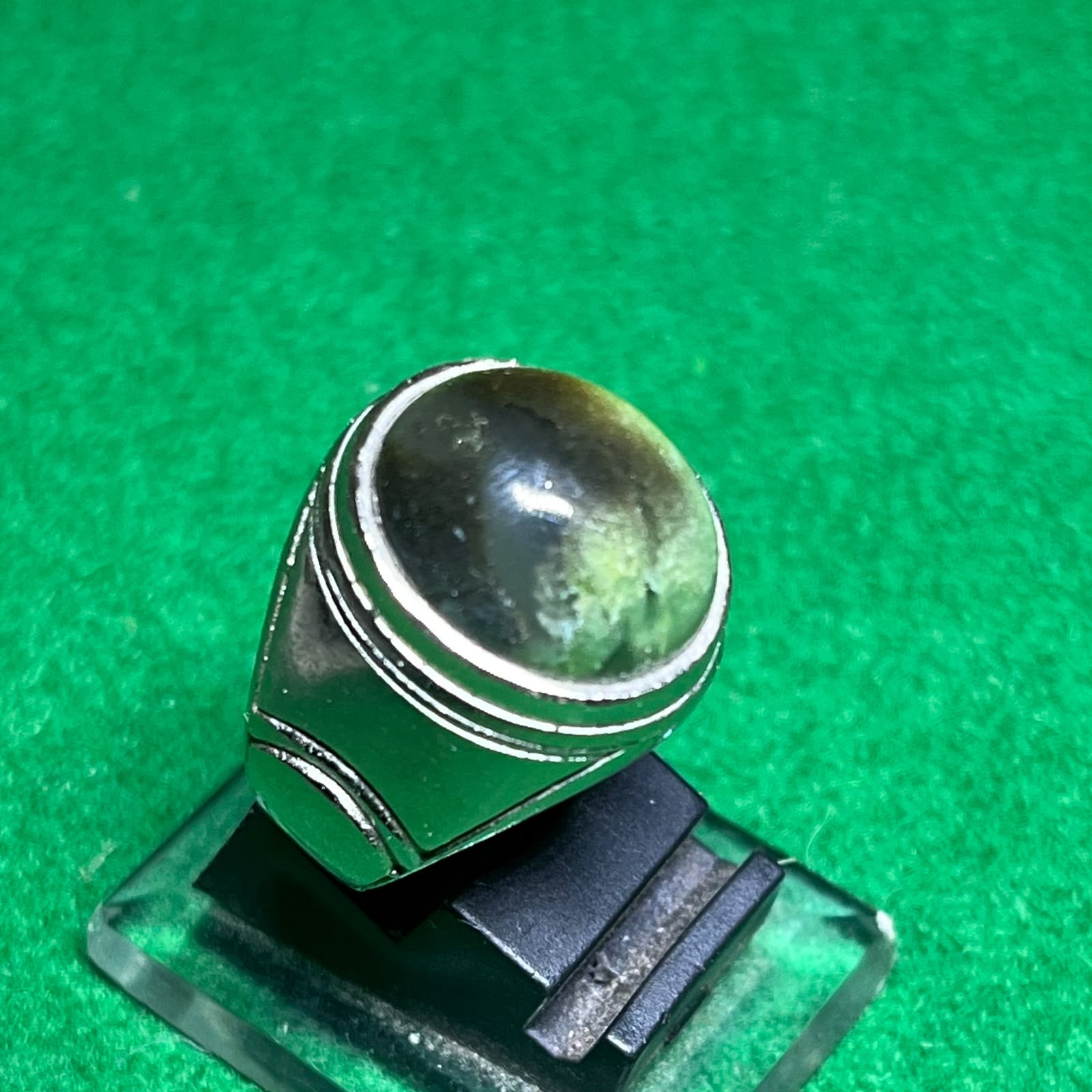 Batu Bacan Hijau Gradasi Kristal Natural