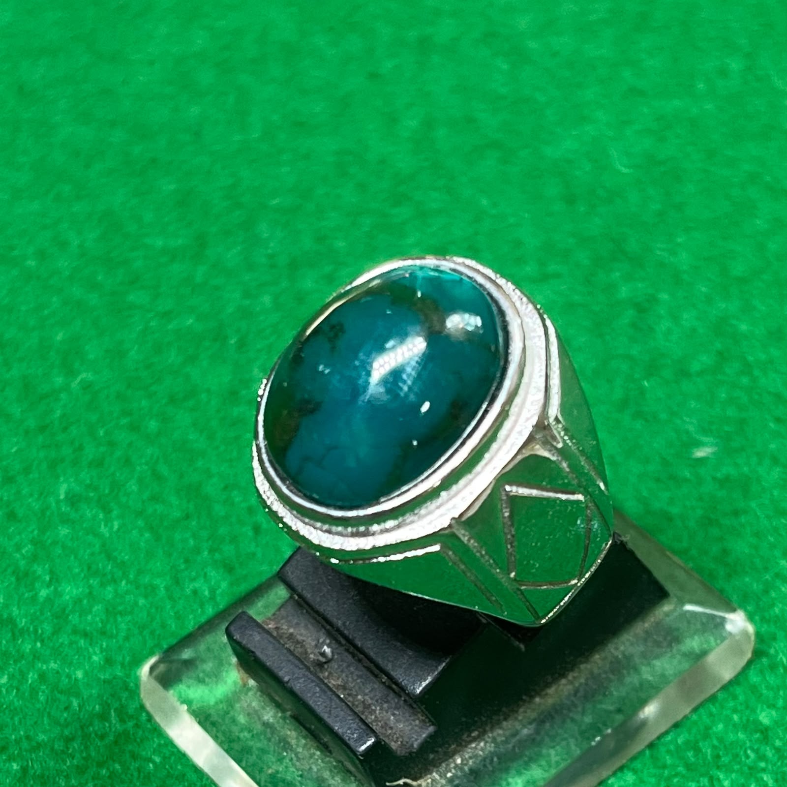 Batu Bacan Serat Unik