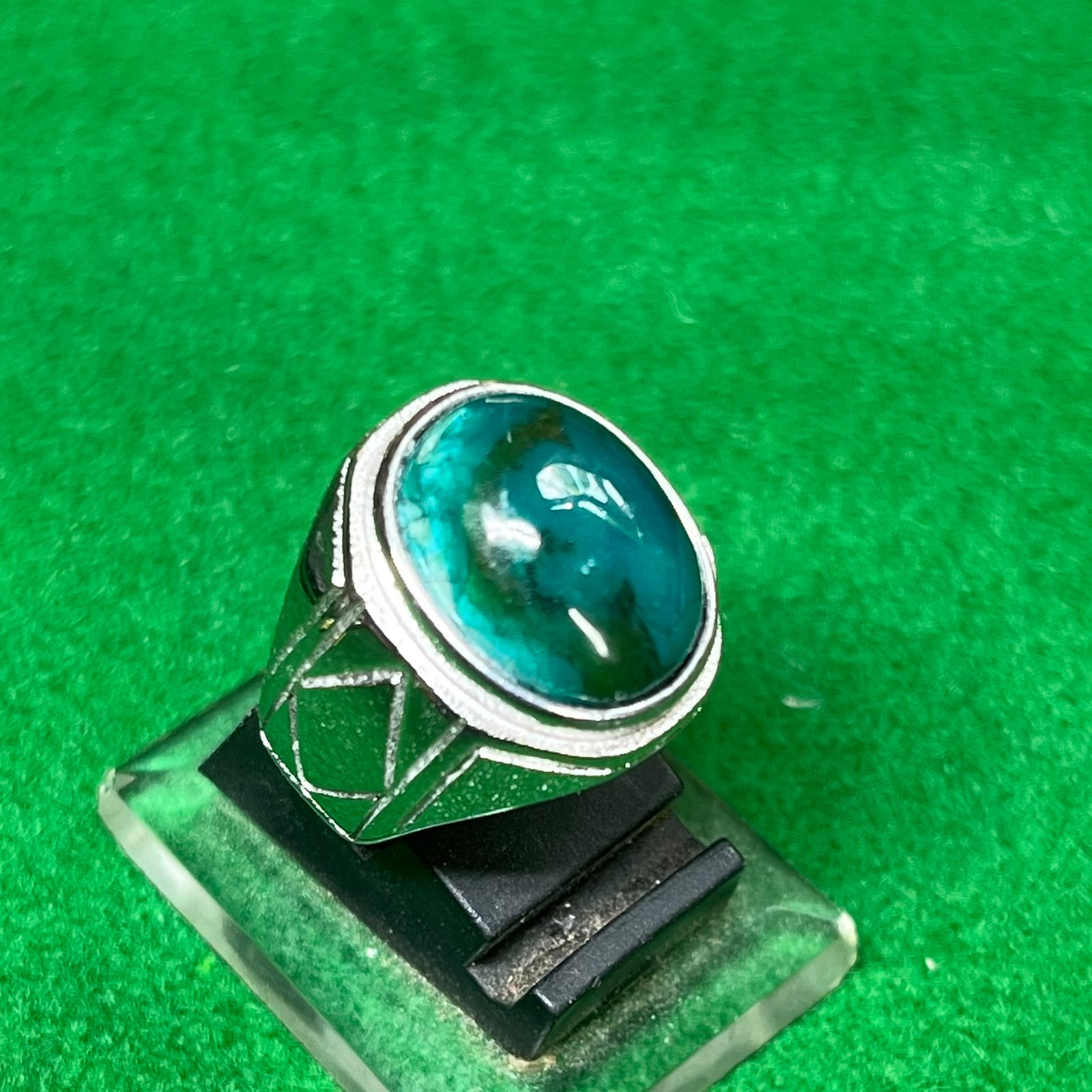 Batu Bacan Serat Unik