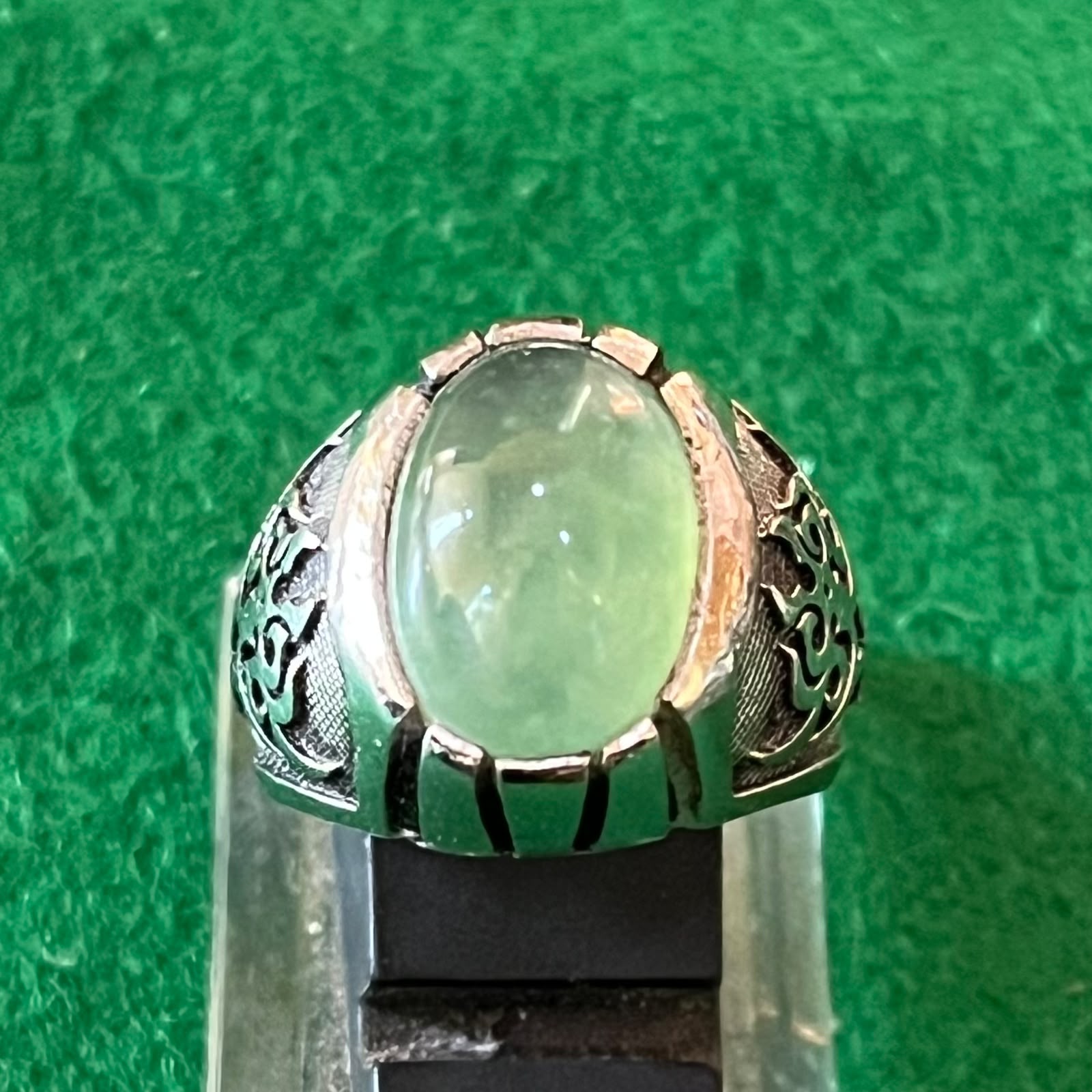 Batu Cincin Hijau Muda