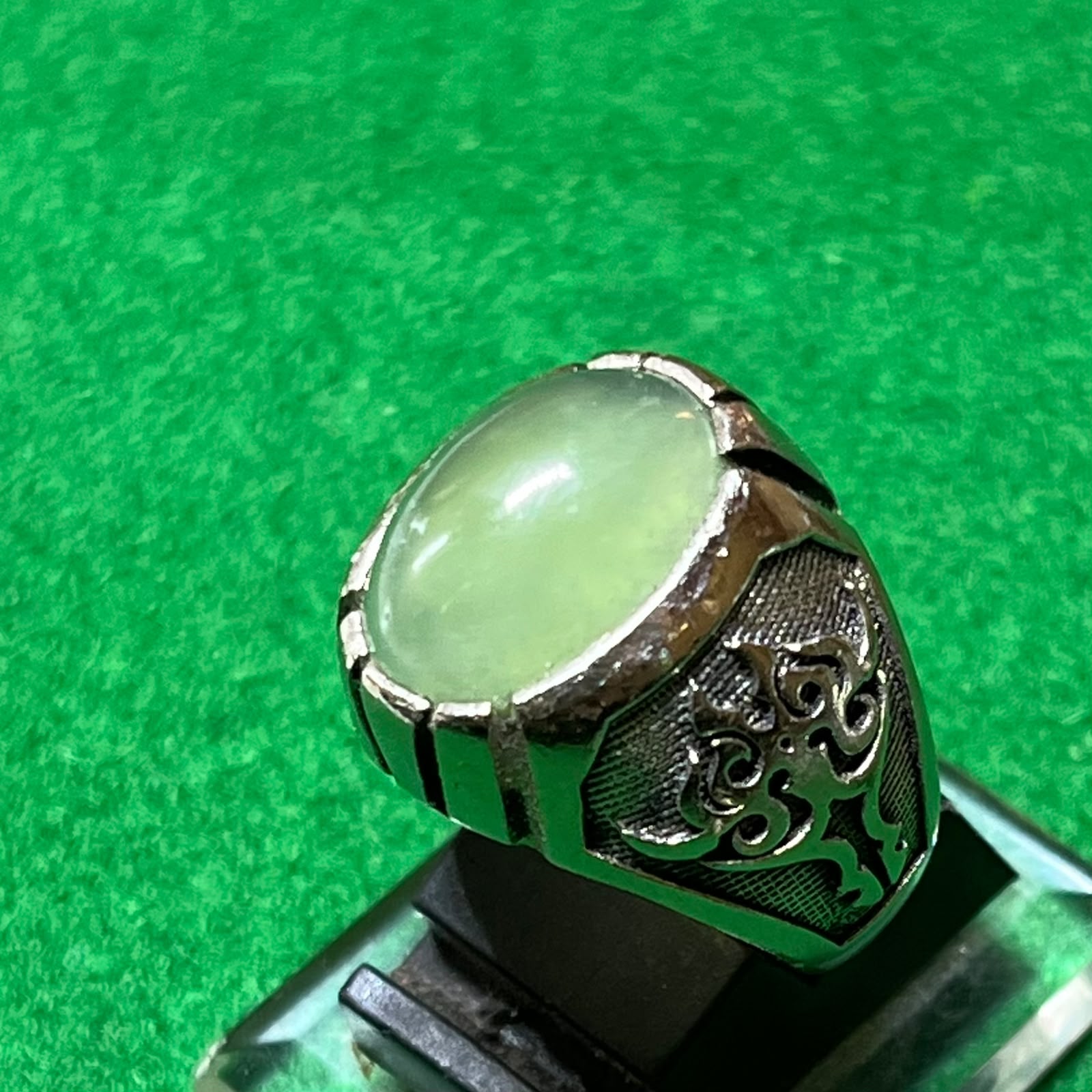 Batu Cincin Hijau Muda