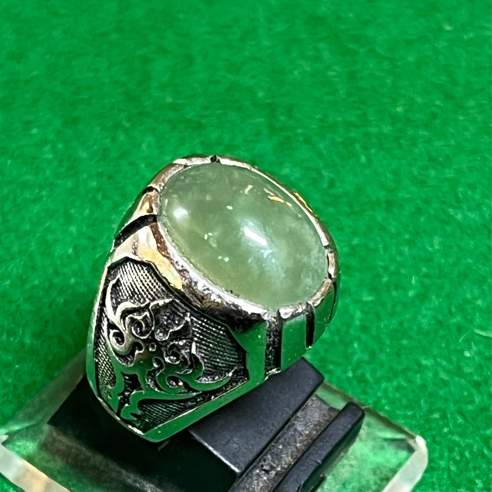 Batu Cincin Hijau Muda