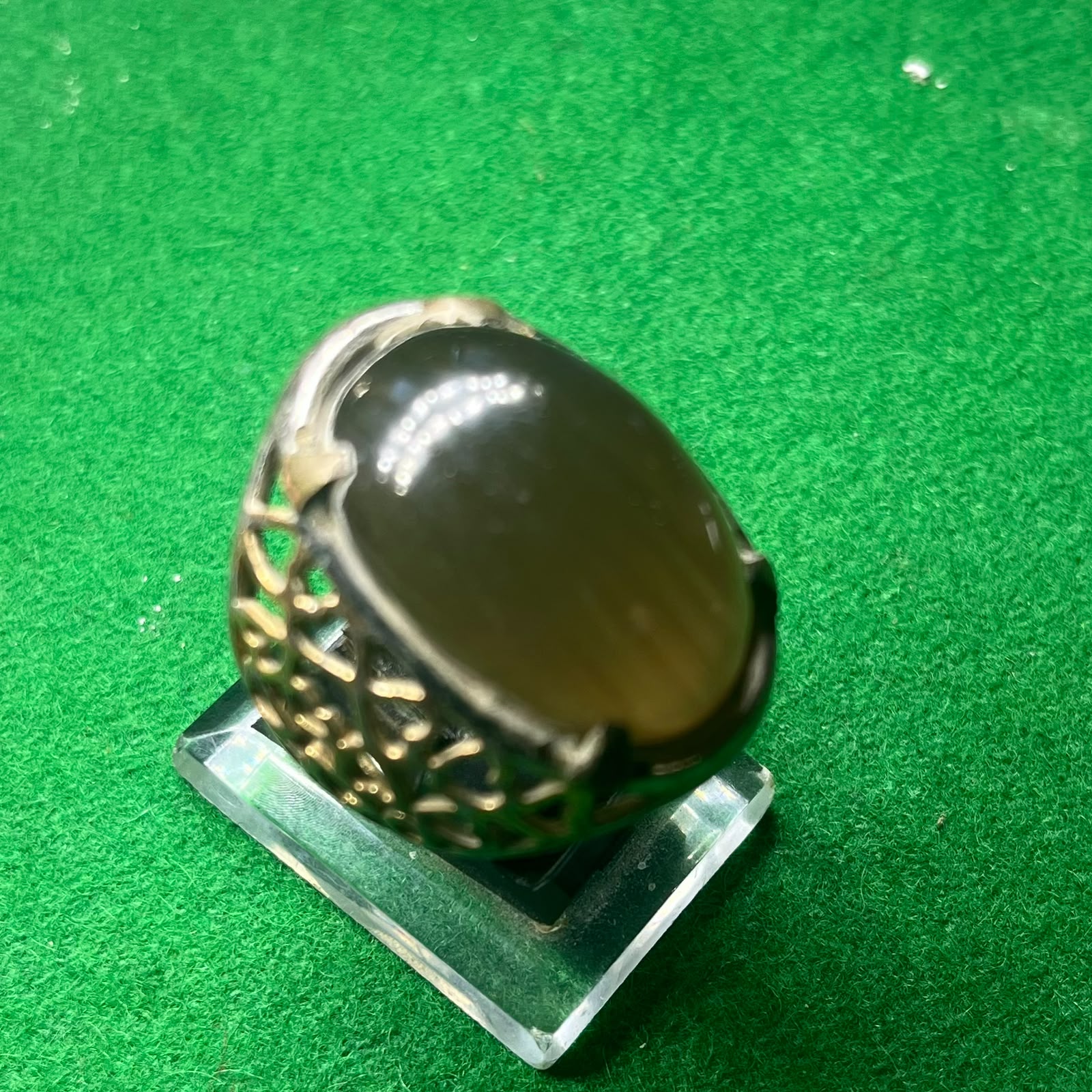 Batu Greenish-grey chalcedony