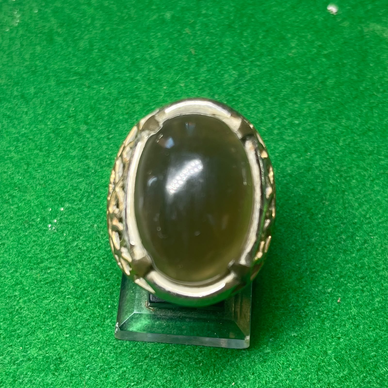 Batu Greenish-grey chalcedony