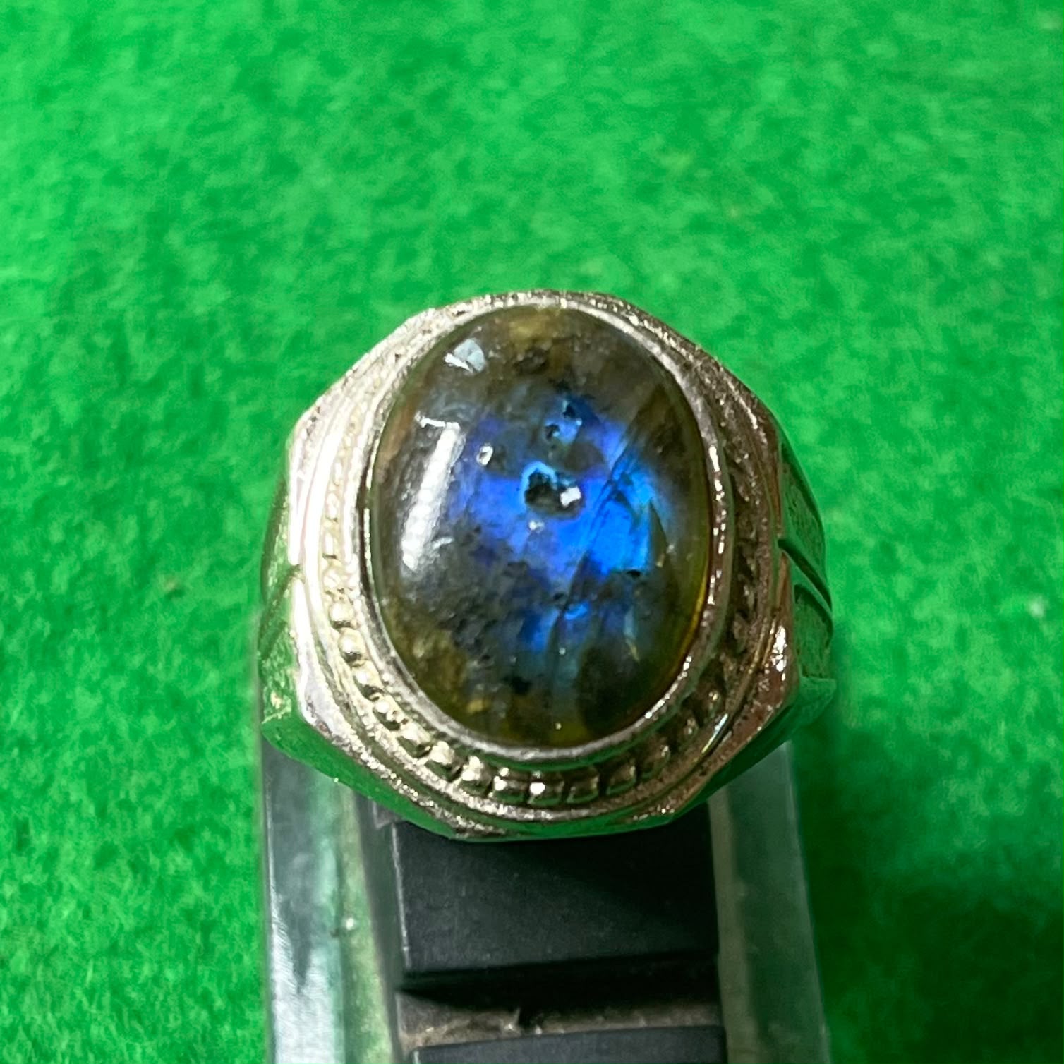 Batu Labradorite Cahaya Langit Biru