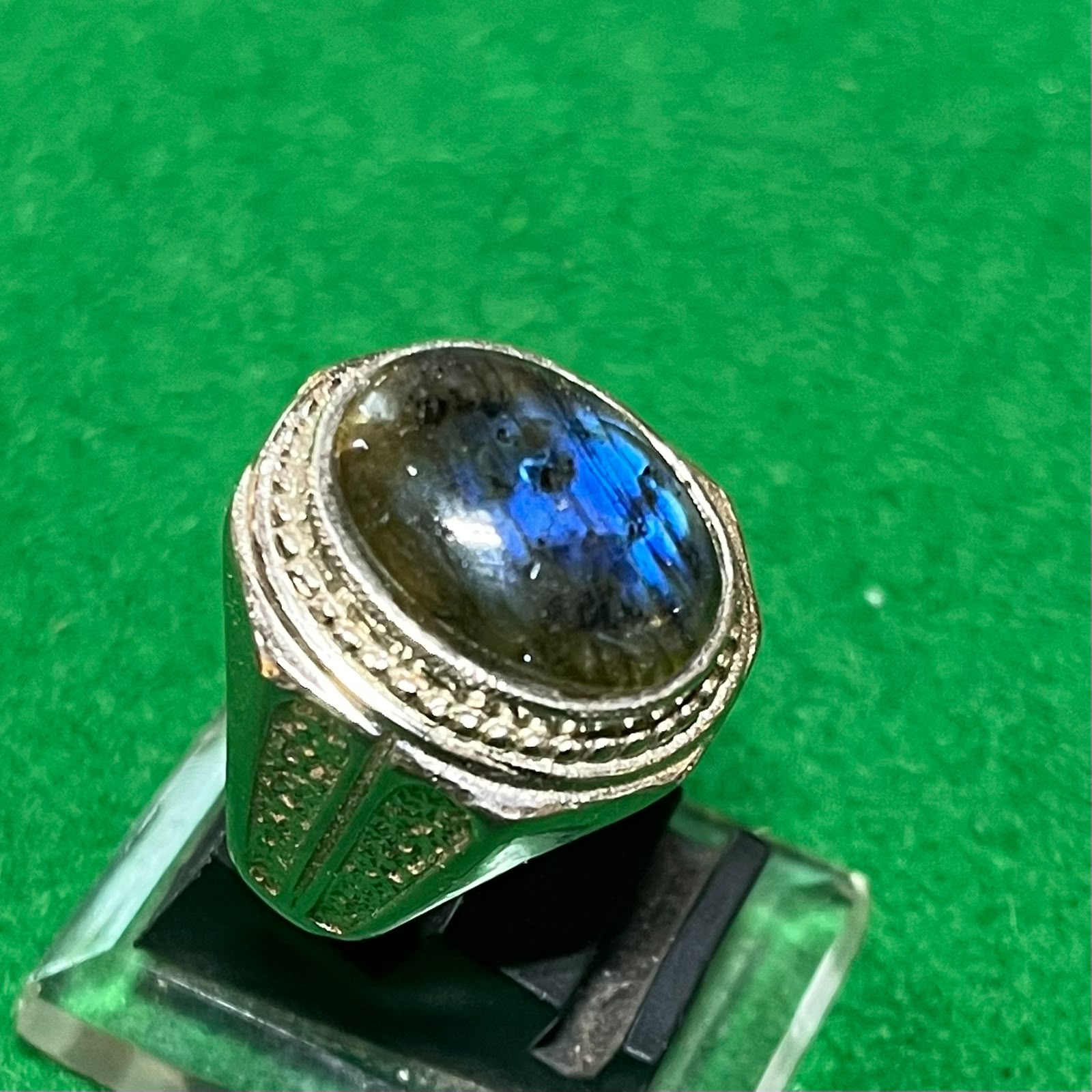 Batu Labradorite Cahaya Langit Biru