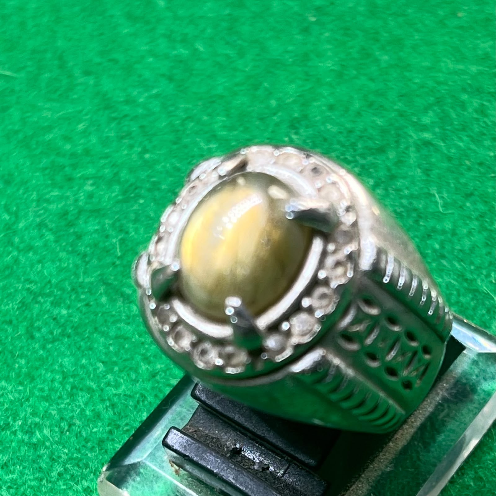 Batu Labradorite Natural Golden Flash