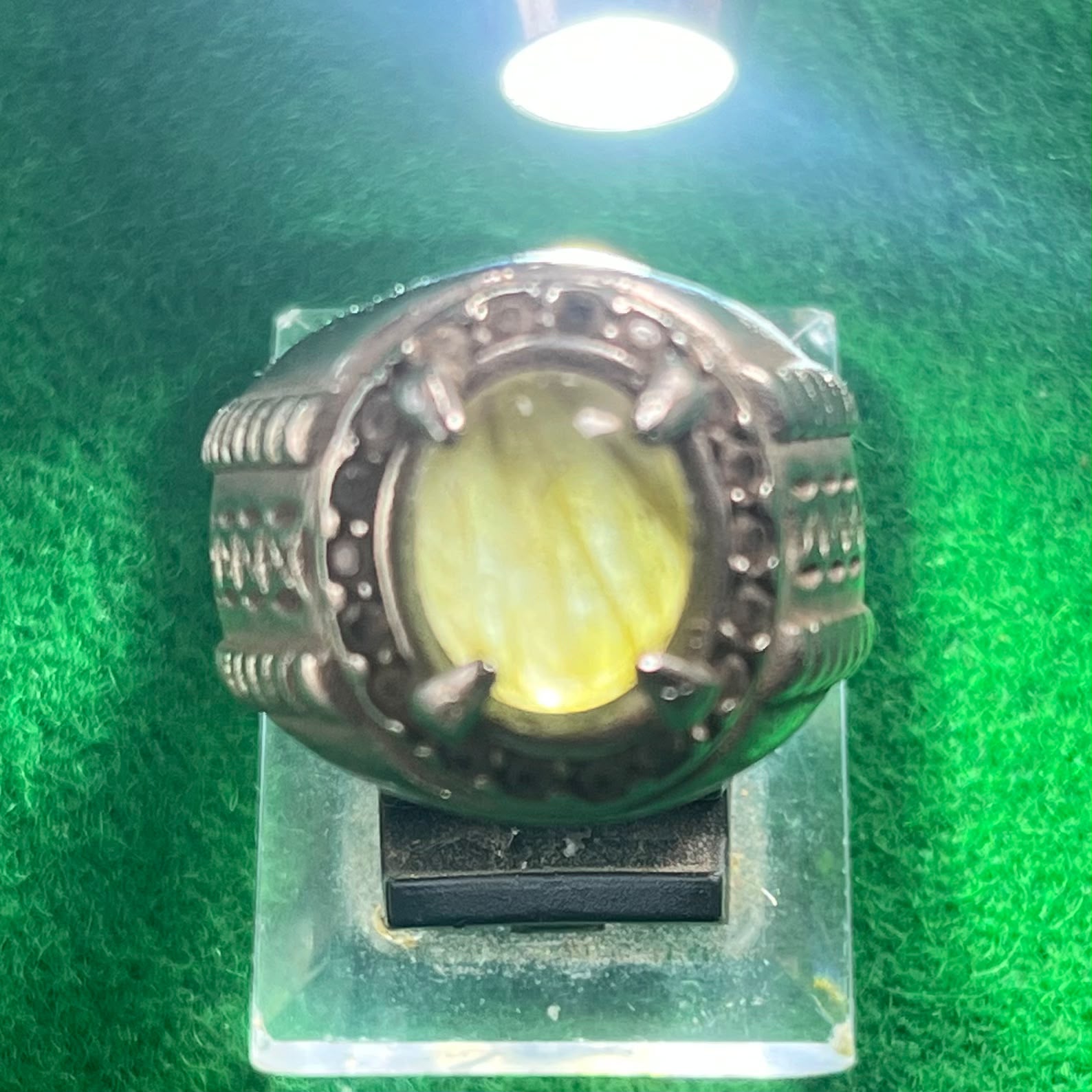 Batu Labradorite Natural Golden Flash