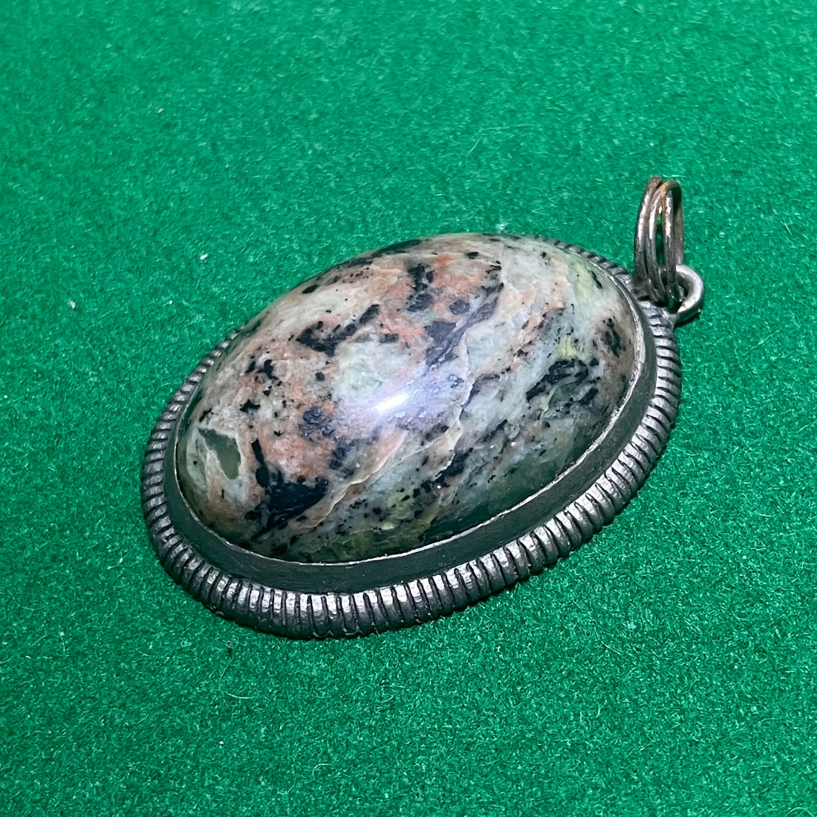 Batu Liontin Scenic Agate - Lawasan