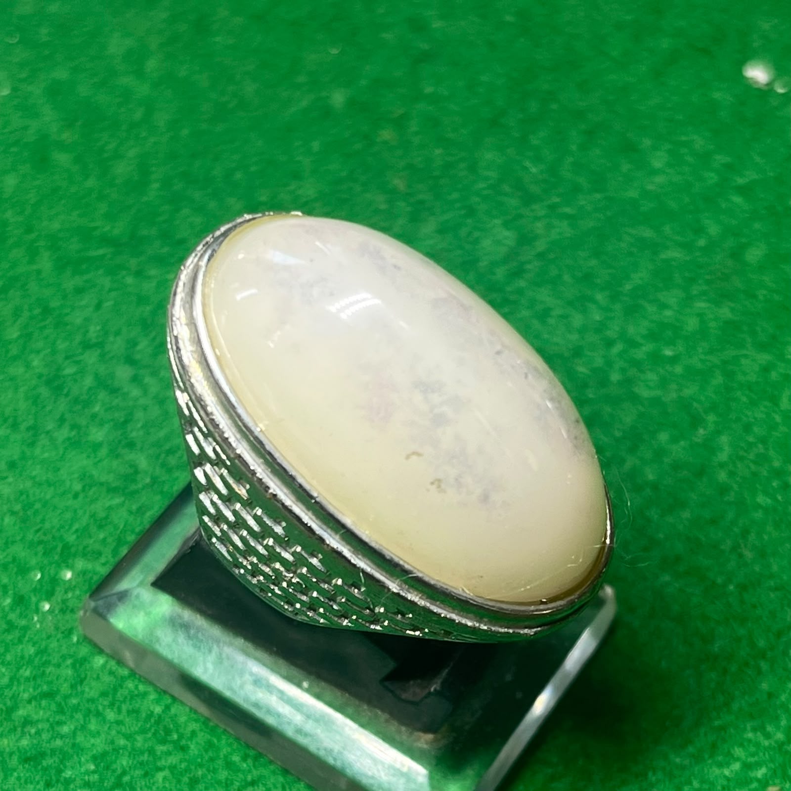 Batu Milky White Chalcedony