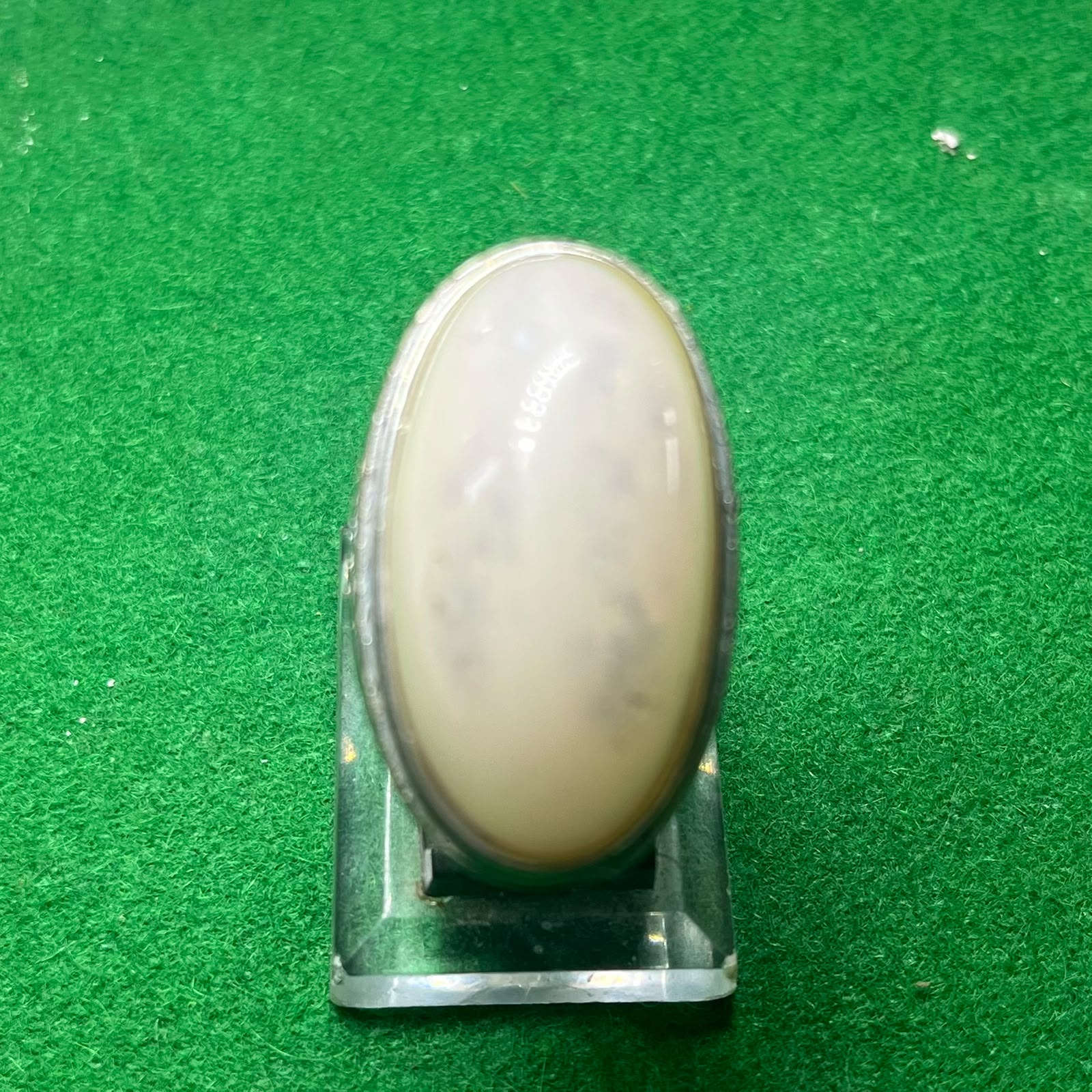 Batu Milky White Chalcedony
