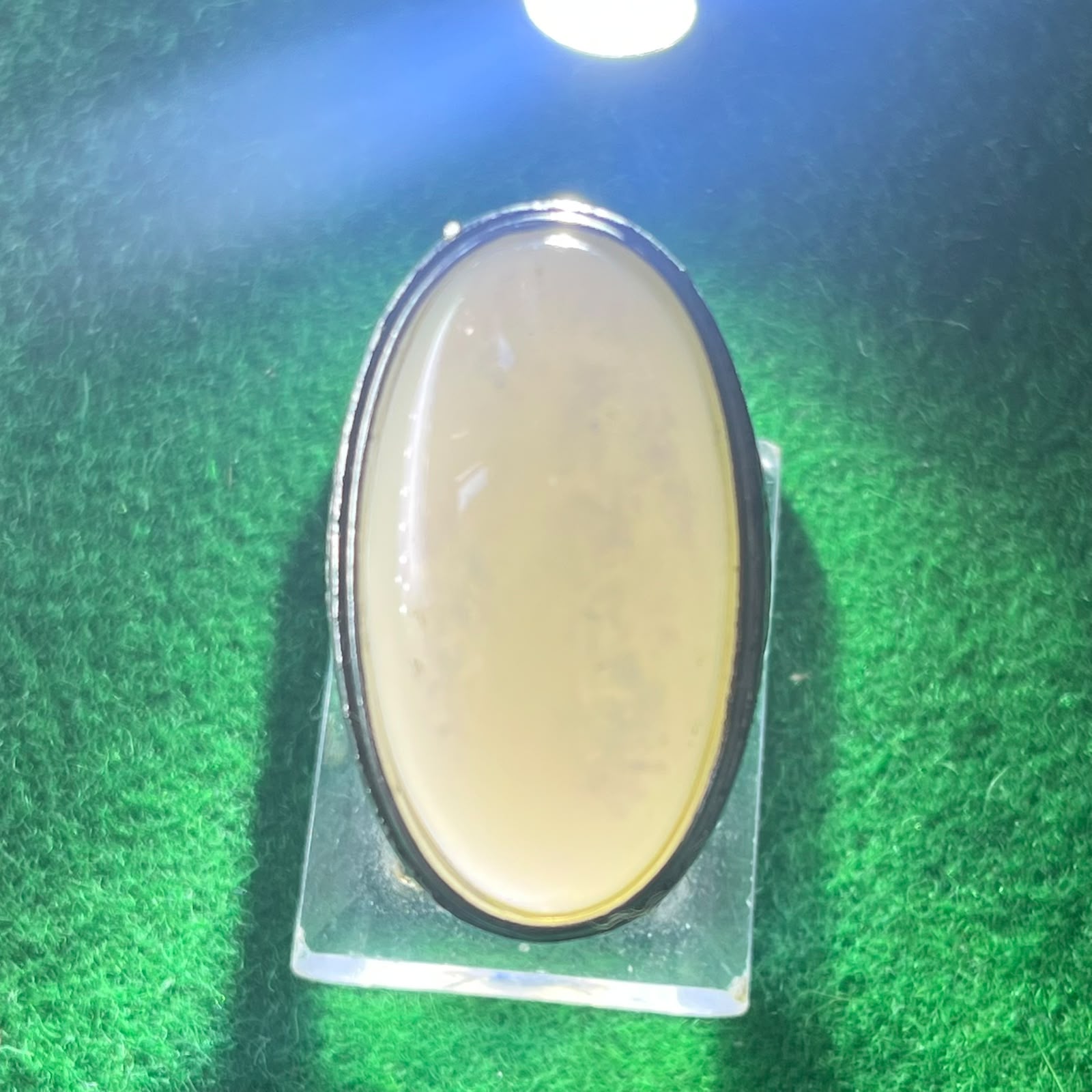Batu Milky White Chalcedony