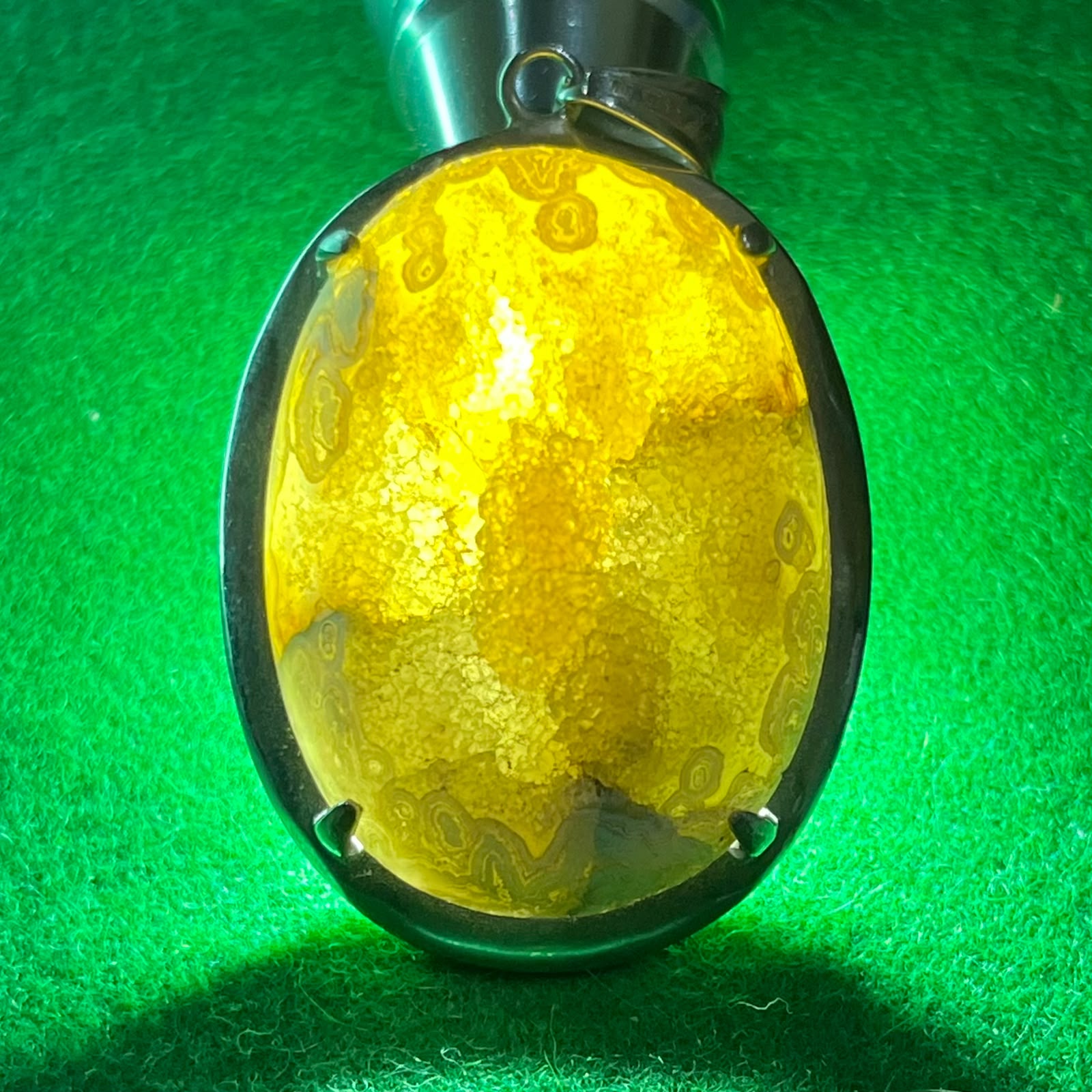 Liontin Batu Akik Druzy Tembus Cahaya