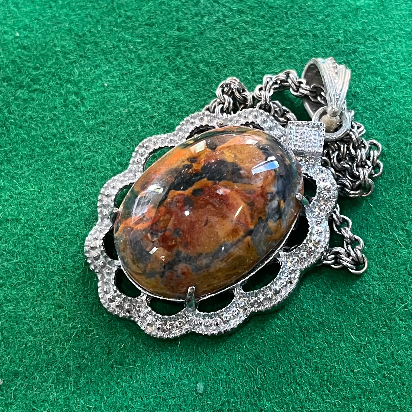 Liontin Batu Motif Lahar Agni Nusantara